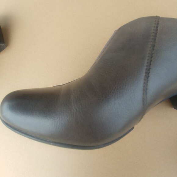 Taos taupe leather grey/brown ankle boots booties shoes low heel size 7 - Picture 6 of 11